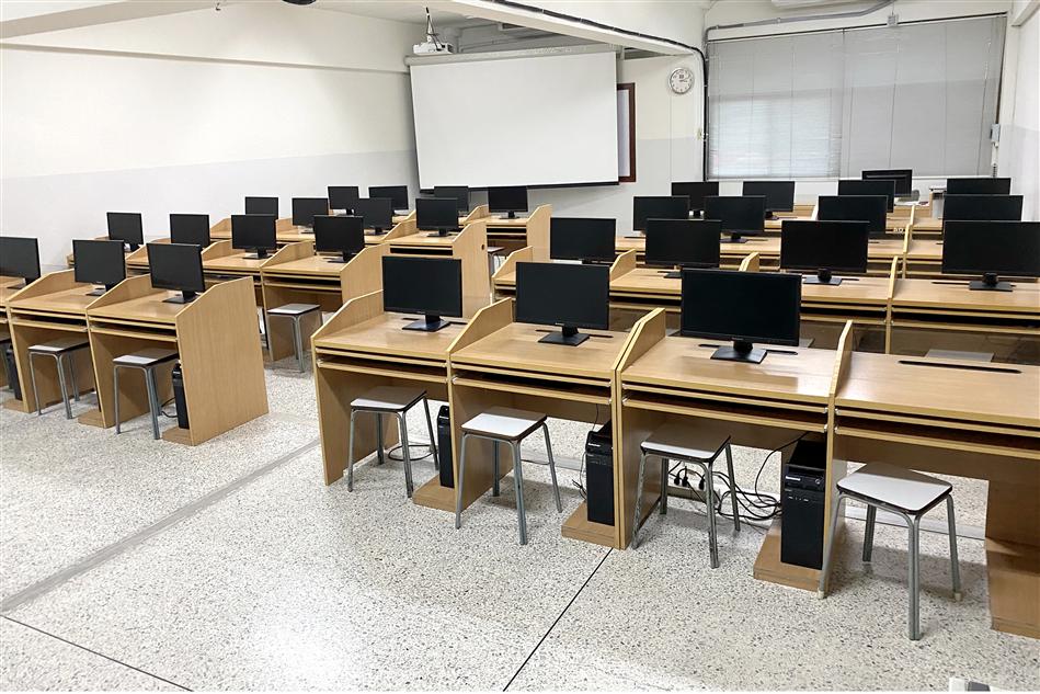 ห้องคอมพิวเตอร์ มหาวิทยาลัยภาษาและวัฒนธรรมปักกิ่ง กรุงเทพฯ